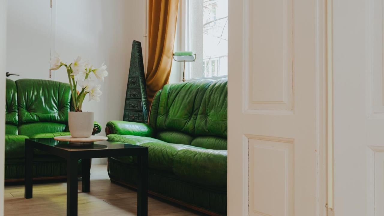 Salon Apartment In Dorcol Historical Belgrado Exterior foto