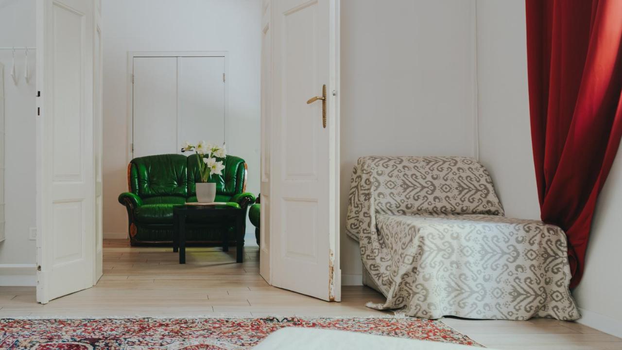 Salon Apartment In Dorcol Historical Belgrado Exterior foto